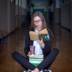 Koło fotograficzne KONKURS "Z książką w tle"